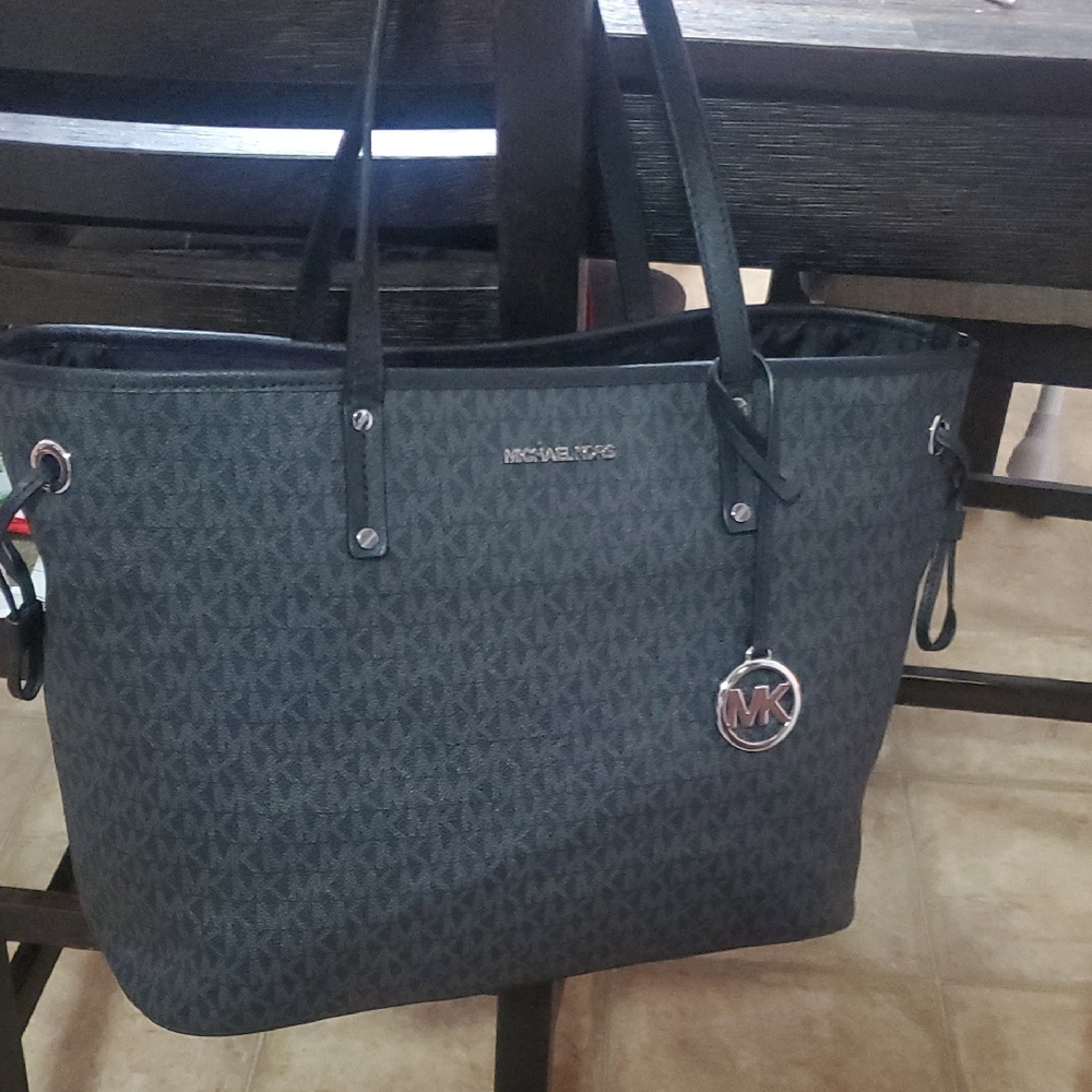 NWT Michael Kors Black Witb Grey Monagram Signature Tote